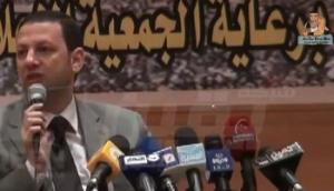 انقطاع التيار الكهربائي على وزير مصري أثناء مؤتمر صحفي