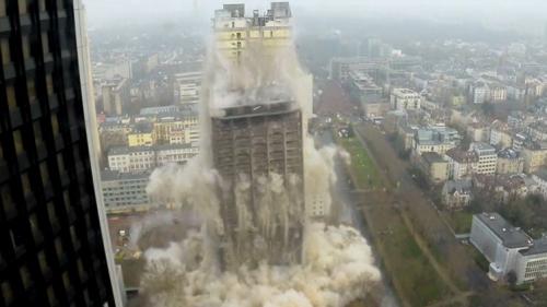 تفجير أعلى مبنى جامعي في أوروبا وانهياره في ثوانٍ