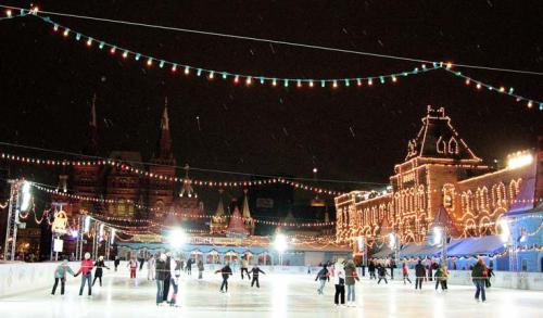 روسيا تفتتح أكبر حلبة تزلج علي الجليد في العالم