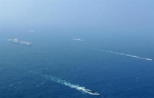 الجيش اﻷمريكي يدعو الصين لوقف بناء جزر صناعية في البحر 
