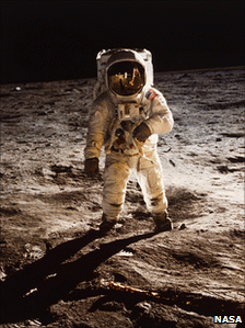 الولايات المتحدة تستعيد تربة جلبتها مركبة أبولو11 من القمر عام 1969