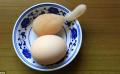 دجاجة في الصين تبيض بيضة ذات شكل غريب