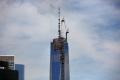 أحفال كبير في نيويورك لمركز التجارة العالمي الجديد بتثبيت قمة البرج اﻷول