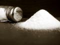 أكثار الملح بالطعام يزيد أحمال الإصابة بالجلطات
