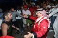 البحرين : نجل الملك يسبح من شواطئ السعودية إلى بلاده