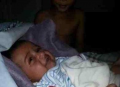السعودية : مواطن يتفاجأ بتصوير شبح بجوار طفله الرضيع