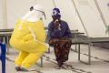 وضع نائب رئيس سيراليون في الحجر الصحي بعد وفاة أحد حراسه بمرض الإيبولا